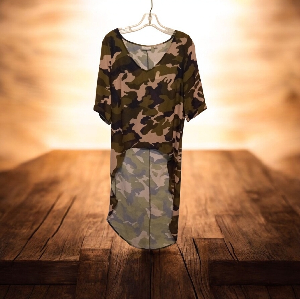 NWT  Sweet Pea For NY&C Camo Short sleeve High-Low Blouse Size XS